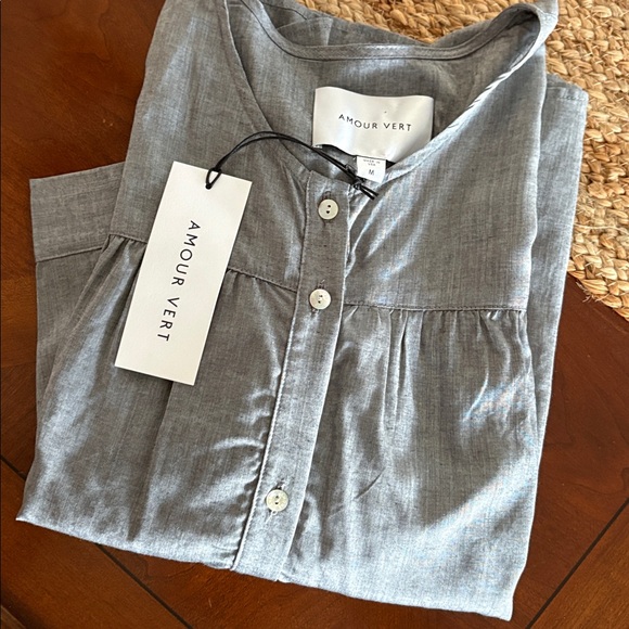 Amour Vert Tops - NWT AMOUR VERT TOP